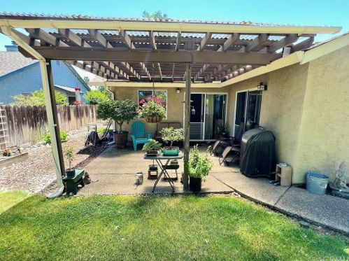 18 Delaware Dr, Chico, CA 95973-8319