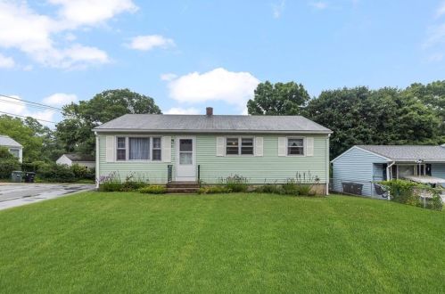 91 Howard Ave, Coventry, RI 02816-7738