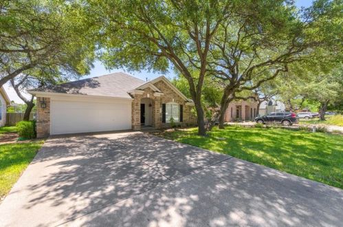 8509 Axis Dr, Austin TX  78749-3737 exterior