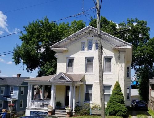 27 1st Ave, Waterbury, CT 06710-2216