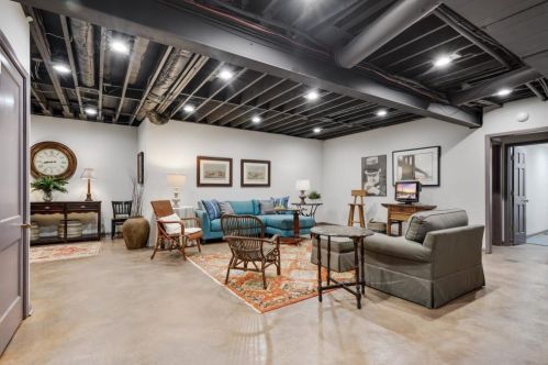 8265 Hewlett Rd, Atlanta GA  30350-3503 exterior