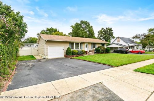 8 Xavier Dr, Jackson Twp, NJ 08527-1827