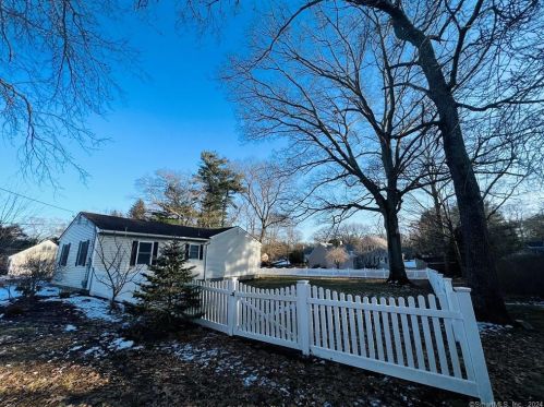 17 Hartshorn St, Killingly CT  06239-4118 exterior