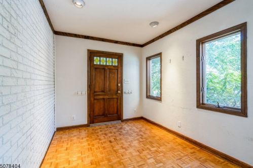 16 Cook St, Clark, NJ 07066-1802
