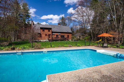 27 Doe Run Ln, Stratham, NH 03885-2308