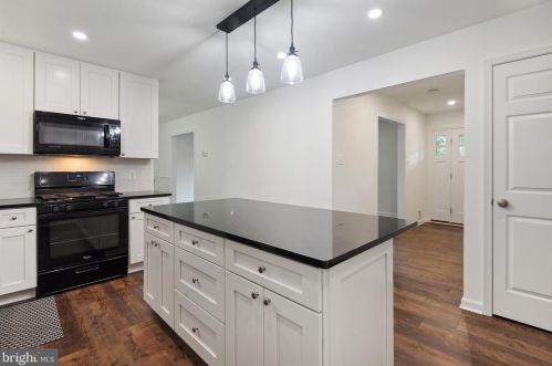 6703 Portree Ct, Springfield, VA 22152-2933