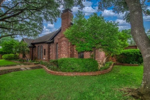10103 Candlebrook Dr, Dallas, TX 75243-5058