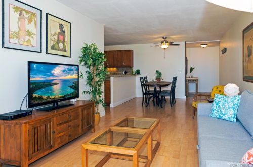 2452 Tusitala St, Honolulu HI  96815-3154 exterior