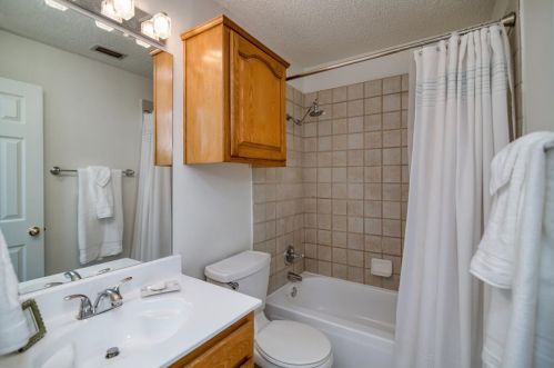 2111 Daniel Way, Carrollton TX 75006-1666 exterior