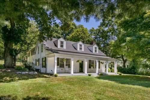 40 Main St, Peapack, NJ 07977