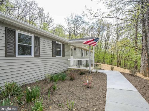 2324 Chestnut Hill Rd, Harpers Ferry WV  25425-5140 exterior