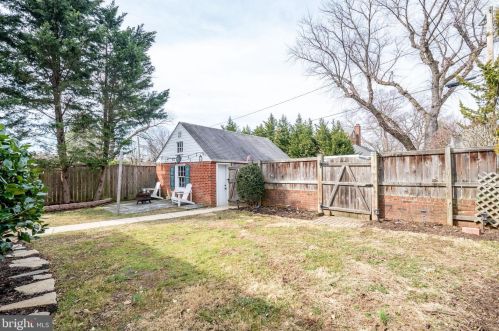 9408 Colesville Rd, Silver Spring MD 20901-4820 exterior