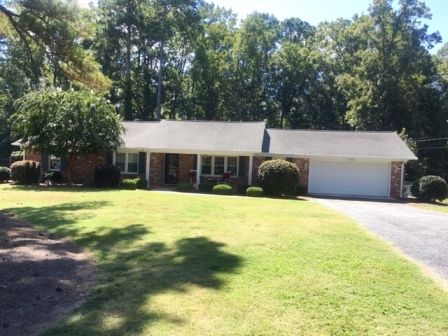 128 Colonial Dr, Greenwood, SC 29649-9356