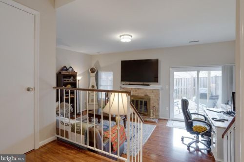 8816 Ridge Hollow Ct, Springfield VA  22152-1424 exterior