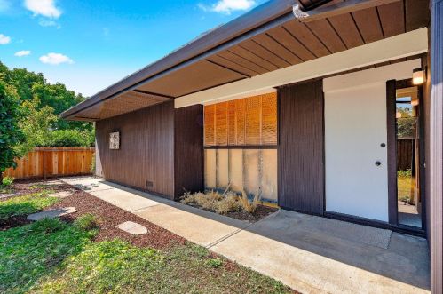 865 Thornwood Dr, Palo Alto, CA 94303-4437