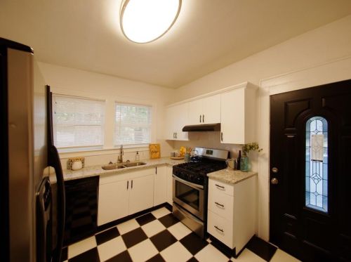 944 Burns Dr, Atlanta GA  30310-4632 exterior