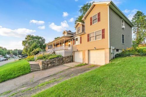 18 Grandview Blvd, Derby, CT 06418-2408