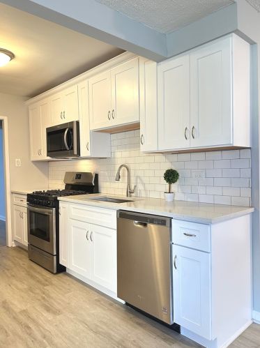 1384 Stanley Blvd, Calumet City, IL 60409-6032