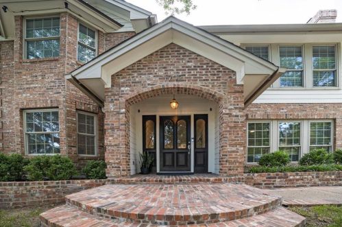 1702 Crested Butte Dr, Austin TX  78746-7610 exterior