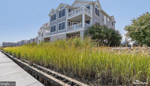 5 Neptune Dr, Somers Point, NJ 08244-2575