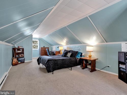 112 Fame Ave, Hanover PA 17331-1585 exterior