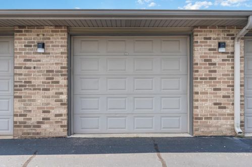 1386 Prairie Dr, Crown Point IN  46307-1450 exterior