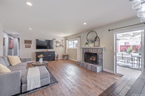 4050 Helene St, Simi Valley CA 93063-2929 exterior