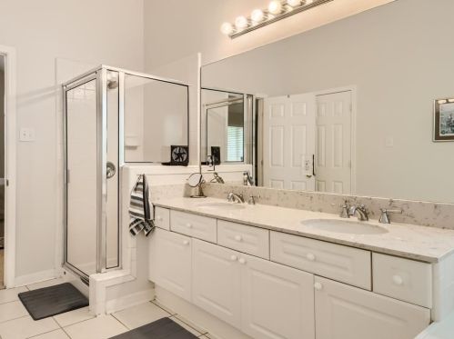 4333 Cyn Gln Cir, Austin TX  78732-2185 exterior