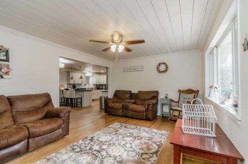 17 Sunrise Dr, Lafayette, GA 30728-2637