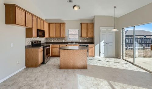 1701 Park Trl Blvd, Princeton TX 75407-2698 exterior