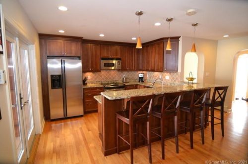 16 Alvin Dr, Norwalk, CT 06850-1105