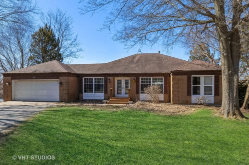 3001 Red Oak Dr, Alden, IL 60033-9553