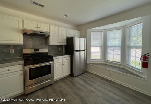 75 Lexington Ct, Holmdel Village, NJ 07733-2762