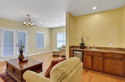 201 Bowen Cir, Atlanta GA  30315-2603 exterior