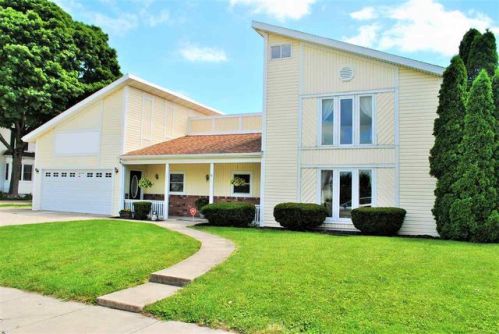 107 2nd St, Chalmers, IN 47929-8106