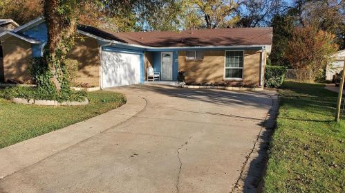414 Falling Leaves Dr, Duncanville, TX 75116-3708