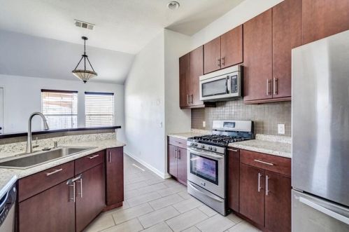 123 Discovery, Uhland TX 78640-5490 exterior