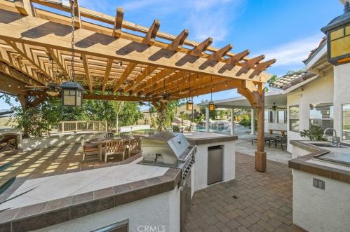 6528 Blackwood St, Riverside CA  92506-6240 exterior