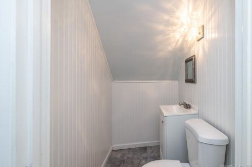 127 Sunset St, Windsor Locks CT  06096-2411 exterior
