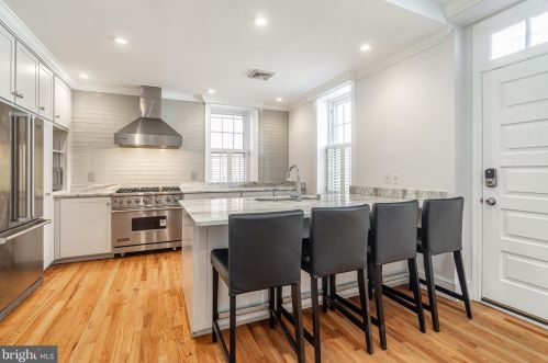 1700 Delancey Pl, Philadelphia PA  19103-6612 exterior
