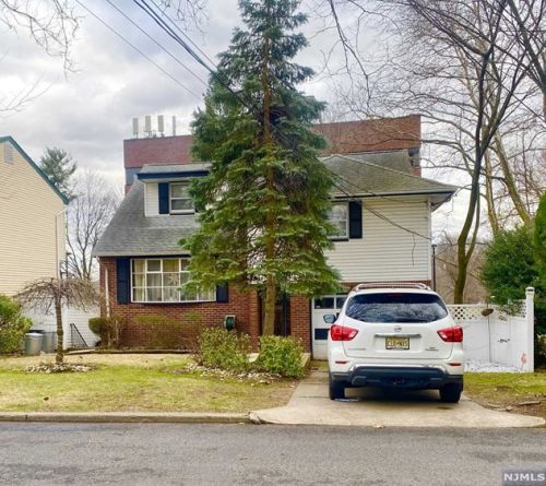 1075 Anna St, Teaneck, NJ 07666-4806