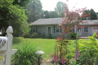 76 Dennison Rd, Essex, CT 06426-1351
