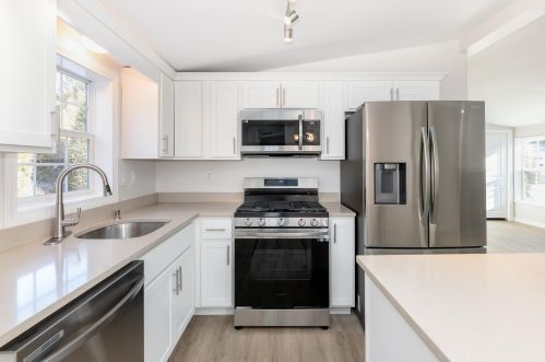 16 Magnolia Ln, Belmont, NH 03220-4430