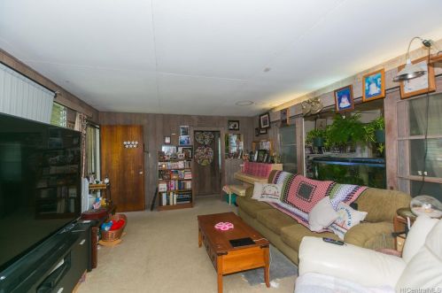 831 Hind Iuka Dr, Honolulu, HI 96821-1727