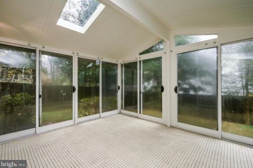 5074 Queens Wood Dr, Springfield VA  22015-1530 exterior