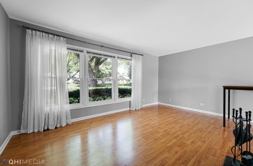 1926 Springside Dr, Naperville IL  60565-2242 exterior