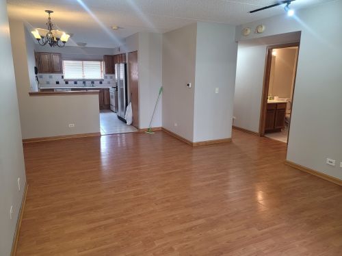 8700 Evelyn Ln, Chicago, IL 60656-2383
