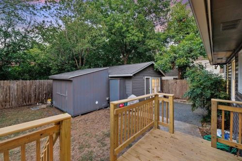1002 38th St, Austin, TX 78705-1003