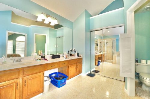 2422 Whispering Cv Cir, Garland TX exterior