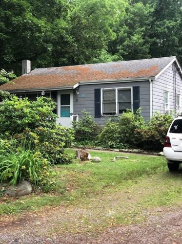 14 Maple Rd, Warren, RI 02885-1417